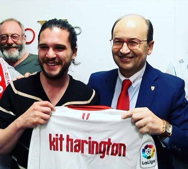 Звезды "Игры престолов" болели за Севилью в матче с Барселоной