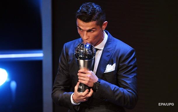 Роналду стал лучшим игроком года по версии ФИФА