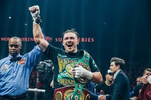 Усик стал лучшим боксером месяца по версии WBC