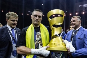 Усик стал четвертым абсолютным чемпионом с четырьмя поясами