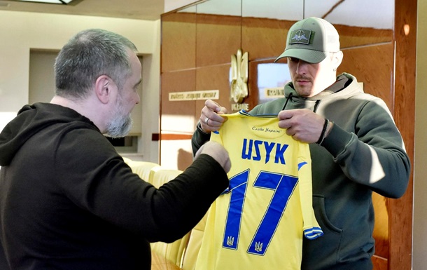 Усик стал послом сборной Украины по футболу