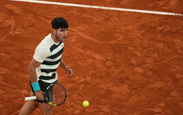 На отказе соперника Карлос Алькарас проходит в финал Ролан Гаррос